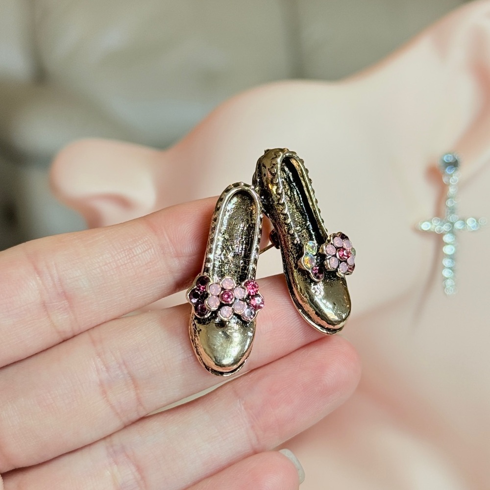 Gold Vintage Shoes Brooch with Gems 💎 - Picture 4 of 8